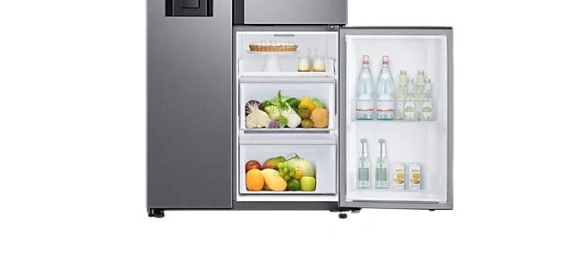 دسترسی راحت به مواد غذایی با استفاده از قفسه های کشویی در یخچال فریزر ساید بای ساید 3 درب 30 فوت سامسونگ مدل RS68N8650S9